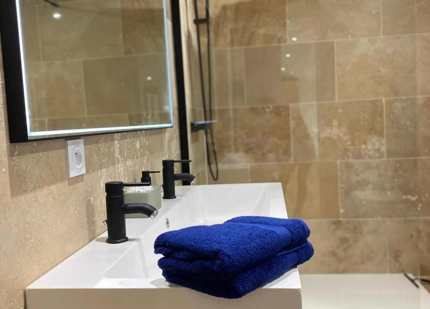 Appartement Neuf 4 Pers Avignon 0*,  France
